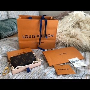 Louis Vuitton Key Pouch M62650